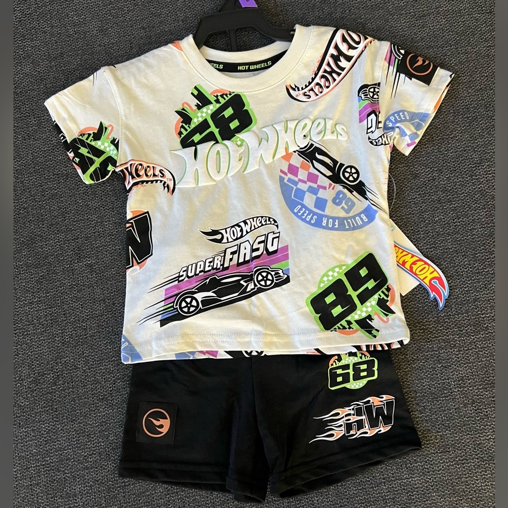 NWT Hotwheels matching set